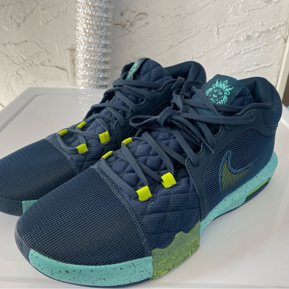 Nike LeBron 8 Armory Dark Blue and Lime Green Sneakers NWT